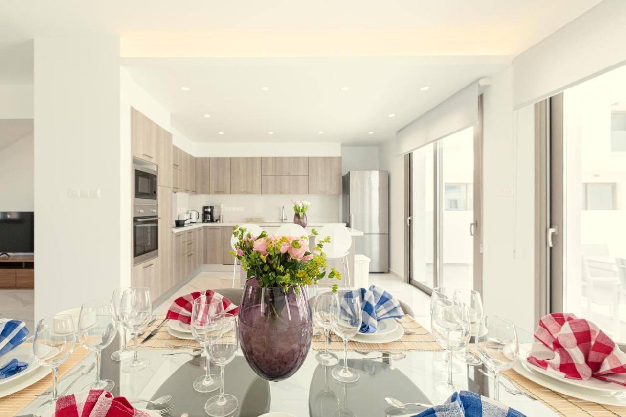 Palm Tree Villas Livadhia ภายนอก รูปภาพ