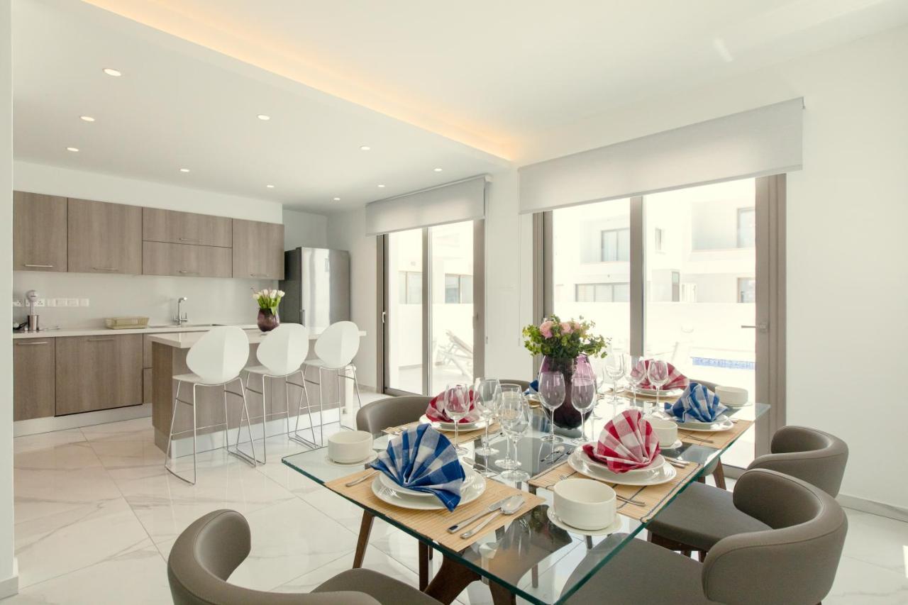 Palm Tree Villas Livadhia ภายนอก รูปภาพ