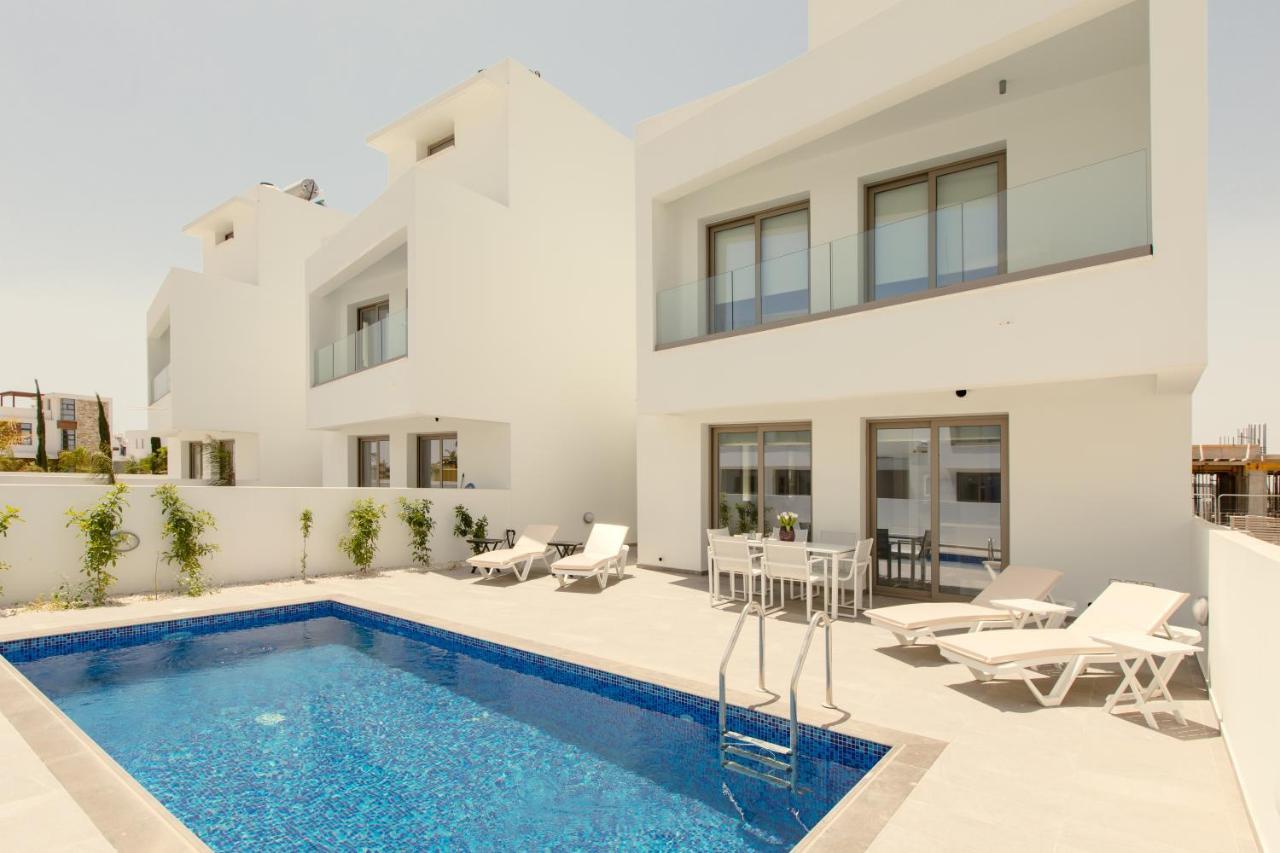 Palm Tree Villas Livadhia ภายนอก รูปภาพ