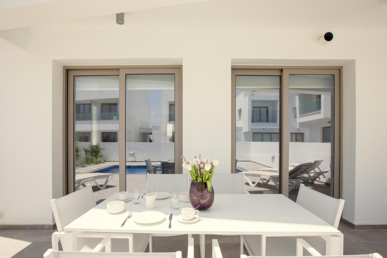 Palm Tree Villas Livadhia ภายนอก รูปภาพ