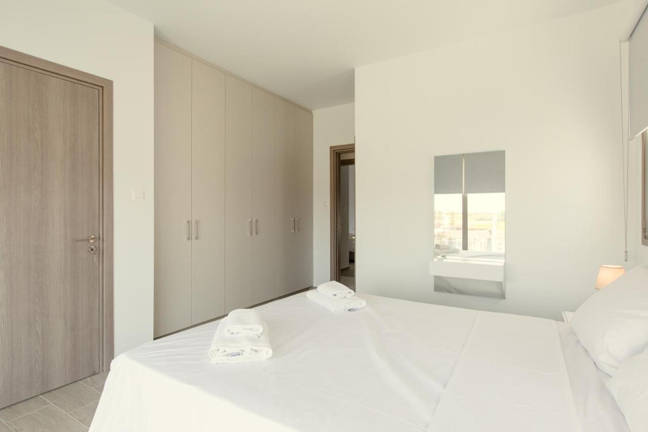 Palm Tree Villas Livadhia ภายนอก รูปภาพ