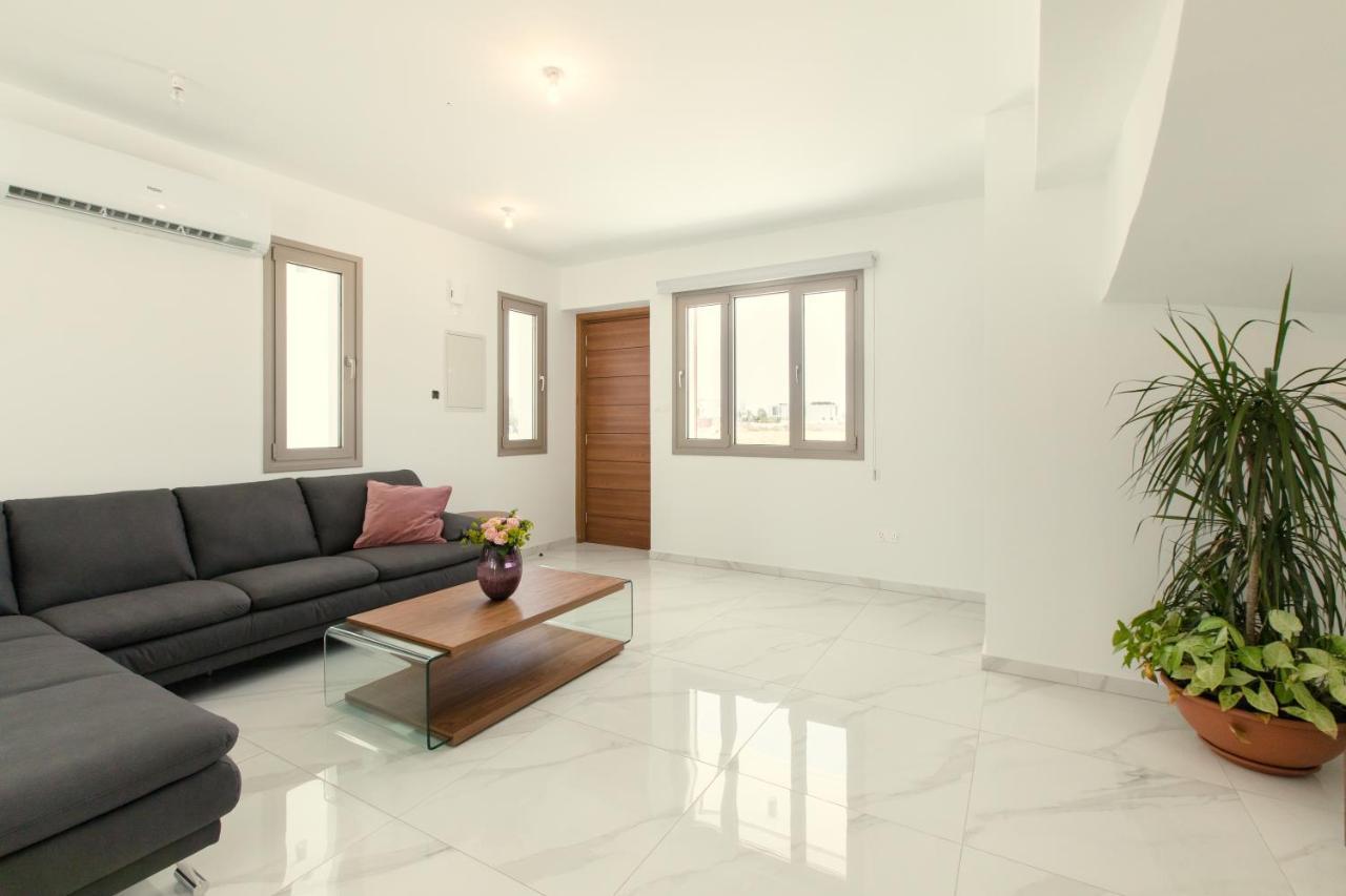 Palm Tree Villas Livadhia ภายนอก รูปภาพ