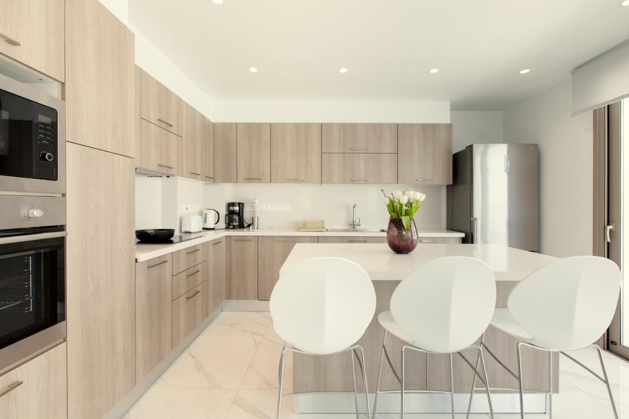 Palm Tree Villas Livadhia ภายนอก รูปภาพ