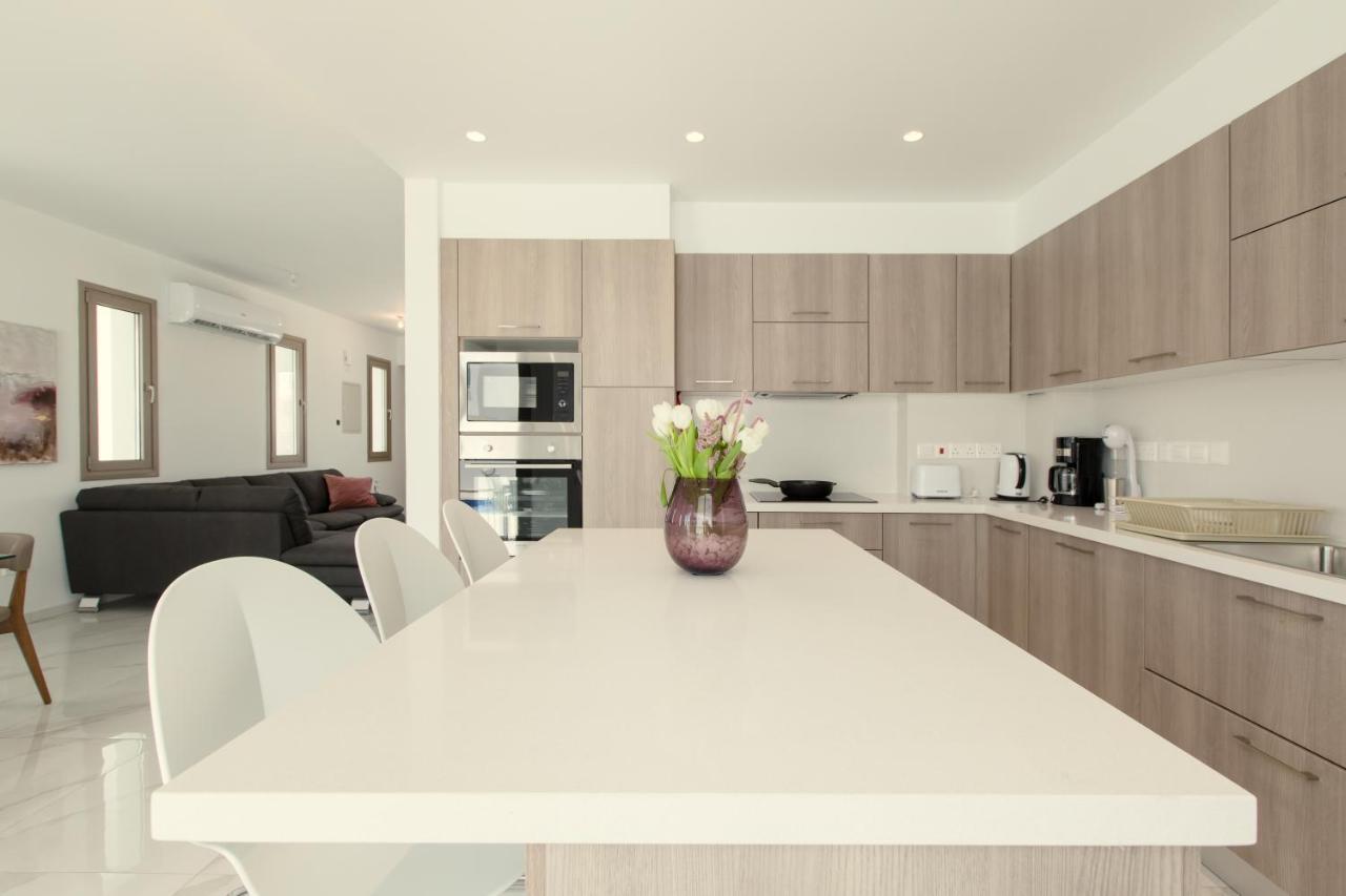 Palm Tree Villas Livadhia ภายนอก รูปภาพ