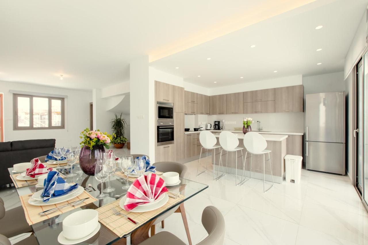 Palm Tree Villas Livadhia ภายนอก รูปภาพ