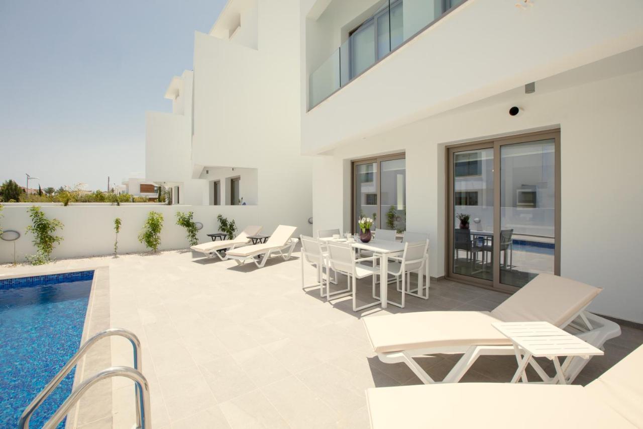 Palm Tree Villas Livadhia ภายนอก รูปภาพ