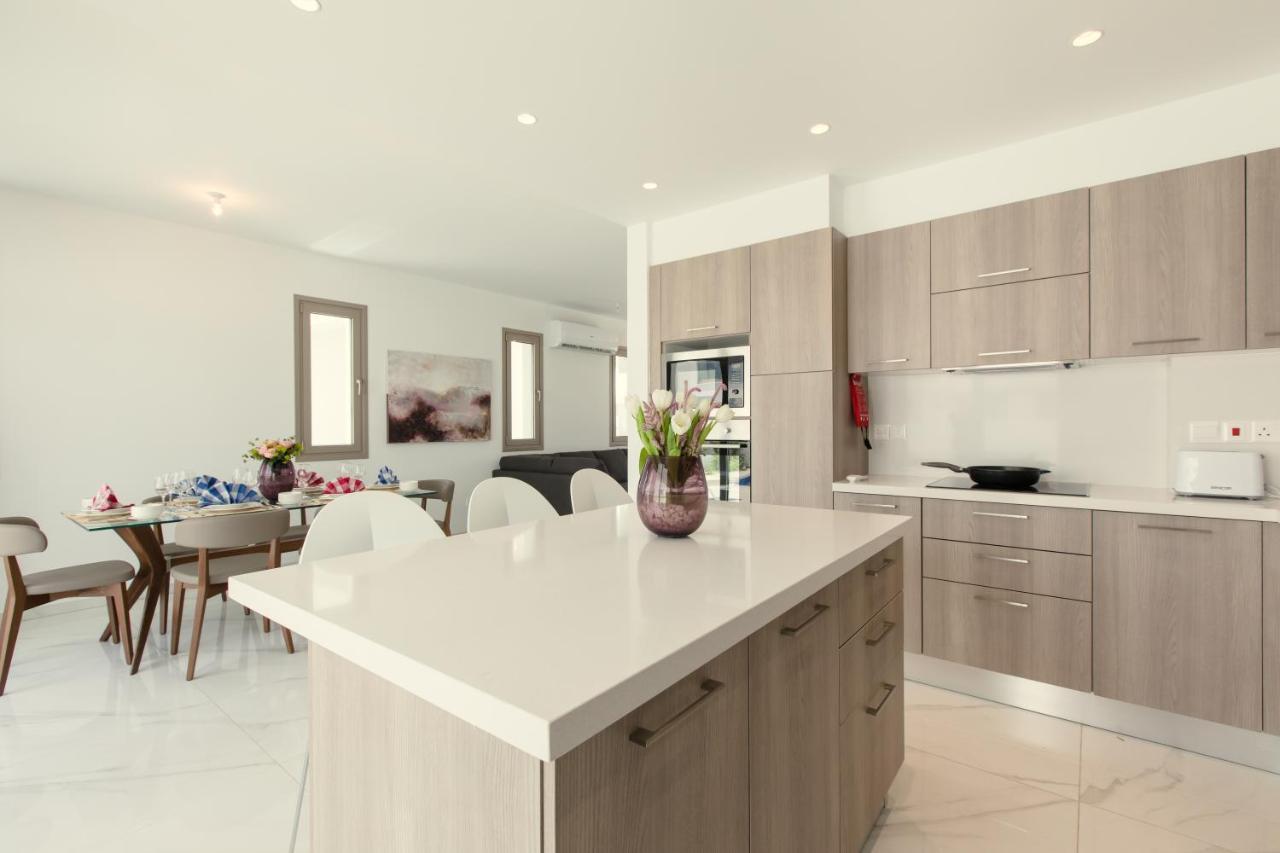 Palm Tree Villas Livadhia ภายนอก รูปภาพ