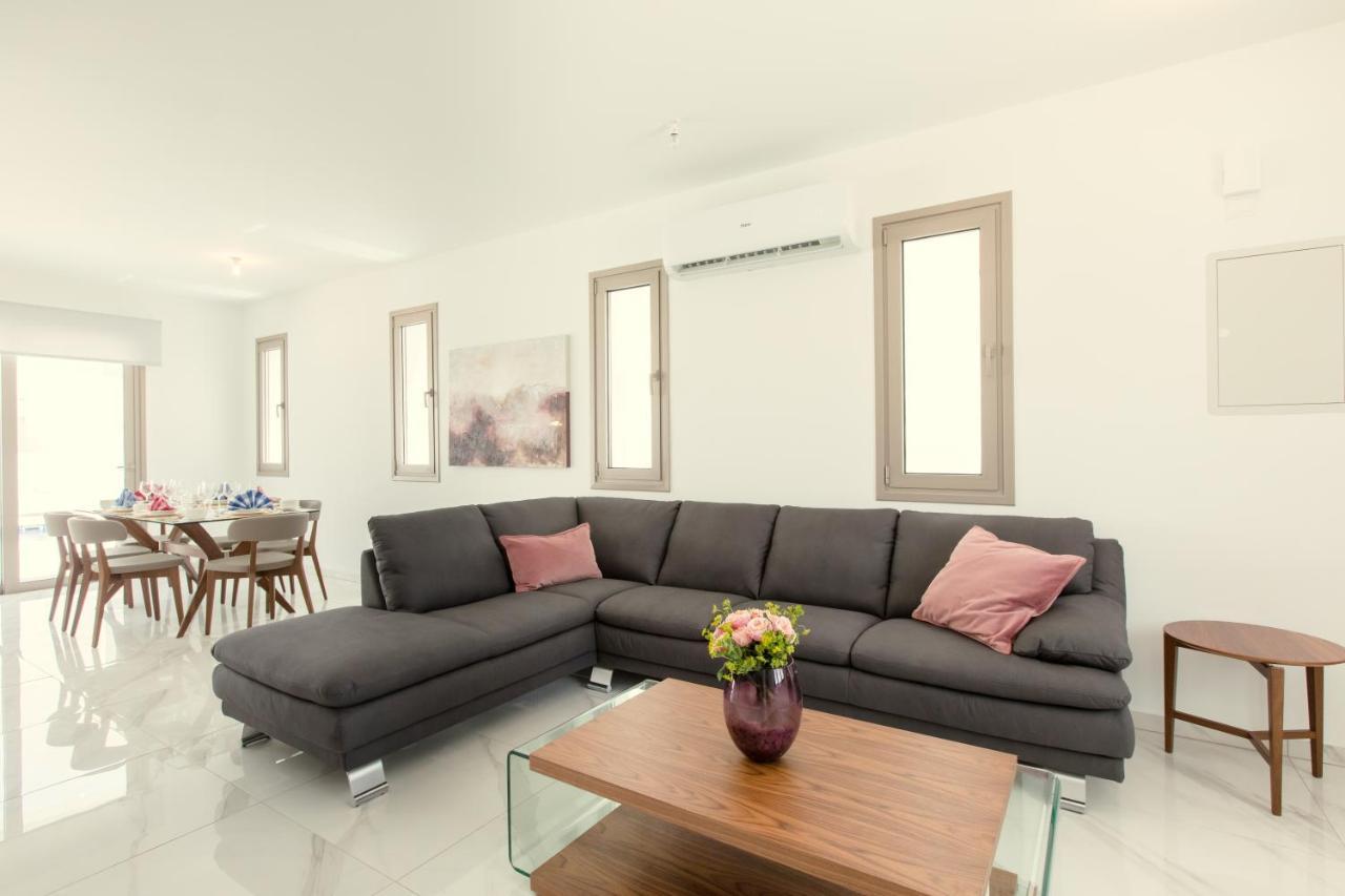 Palm Tree Villas Livadhia ภายนอก รูปภาพ