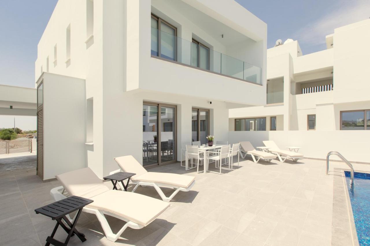 Palm Tree Villas Livadhia ภายนอก รูปภาพ